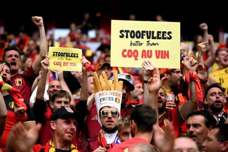 مدرج يورو 2024.. البطاطس البلجيكية أفضل.. ورونالدو الأبرز بين جماهير البرتغال (صور)
